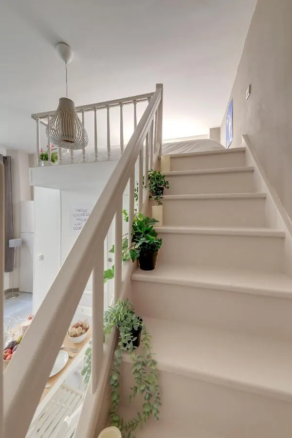 アパート パリCharming & Cosy Flat In Heart Of Marais, 2Min Walk To Art & Metier Museumアパートメント フランス