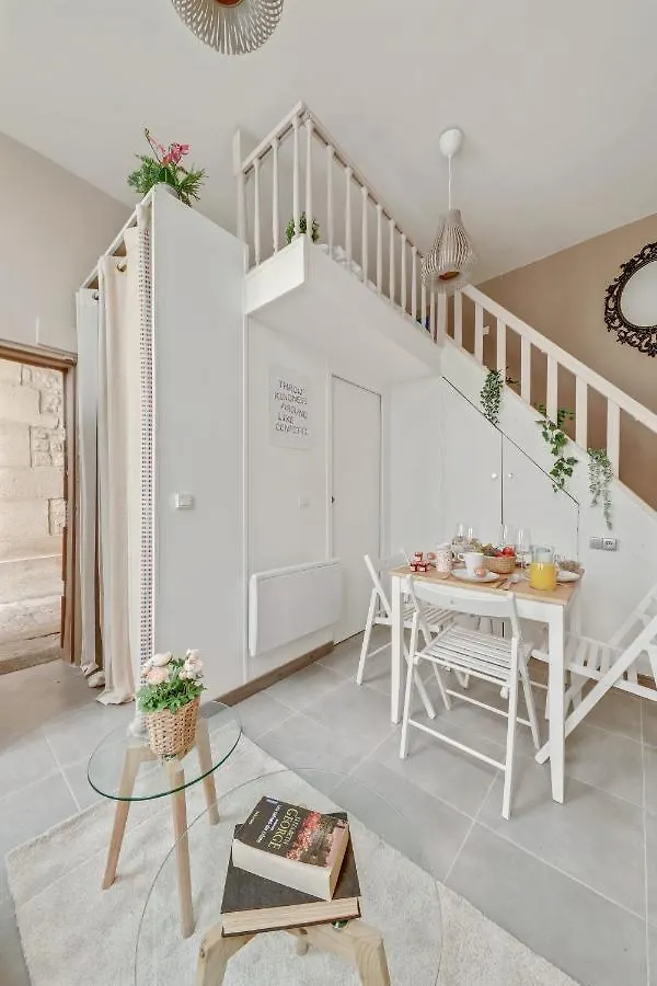 パリCharming & Cosy Flat In Heart Of Marais, 2Min Walk To Art & Metier Museumアパートメント アパート パリ