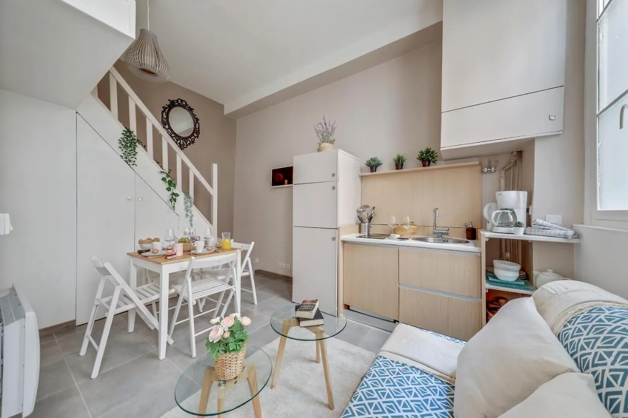 パリCharming & Cosy Flat In Heart Of Marais, 2Min Walk To Art & Metier Museumアパートメント 0*, パリ フランス